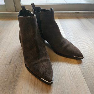 Marc Fisher Ltd Yale Pointy Chelsea Booties